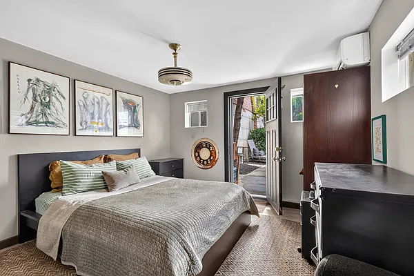 Bedroom, photo 1