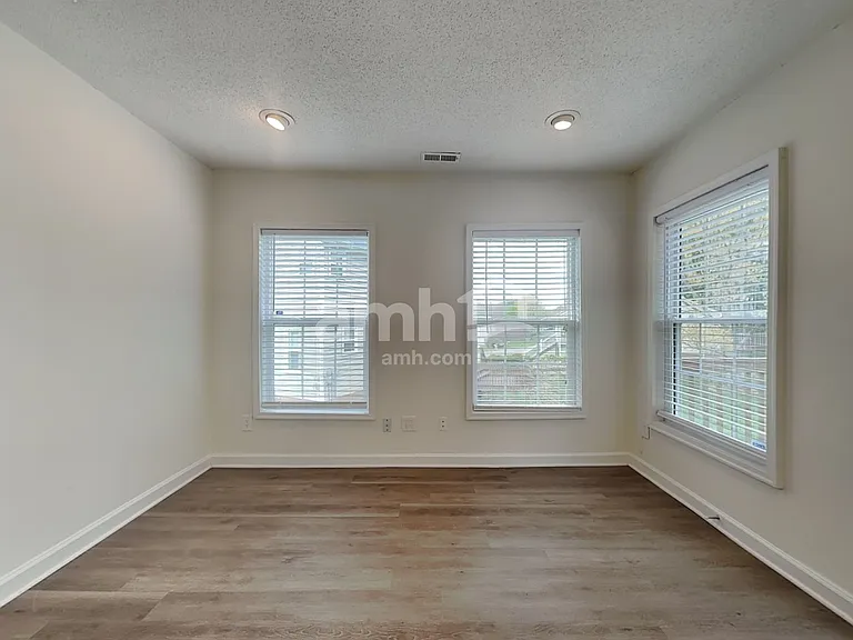 2335 Fosterdale West Ln — Photo 18
