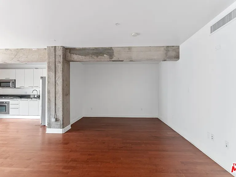 416 S Spring St #608 — Photo 8