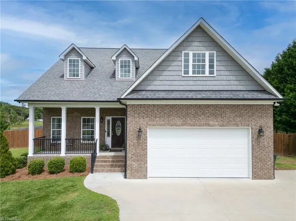 105 Sunstone Ct, China Grove, NC 28023