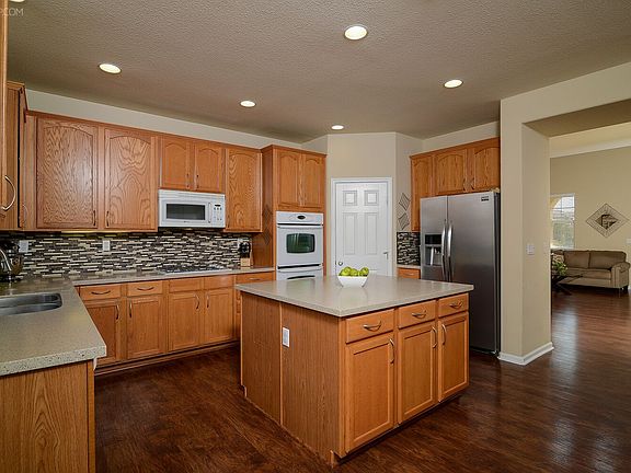 4th image of 1354 Woodford Ln