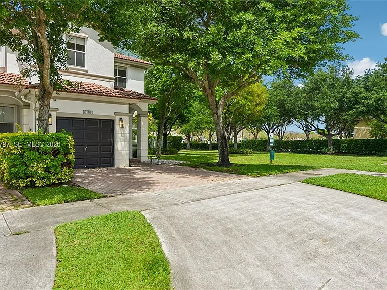 8188 NW 108th Pl #- — Photo 2