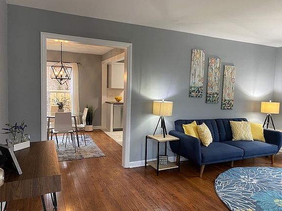 3rd image of 5268 Rosslyn Ave