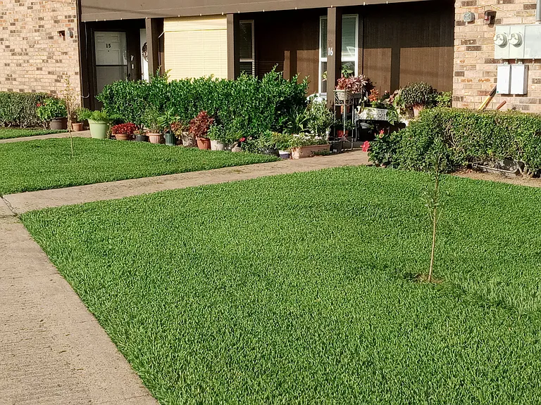 1753 E Henderson Rd — Photo 8