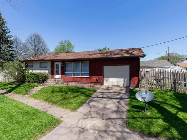 2444 Blackhawk St, Davenport, IA 52802
