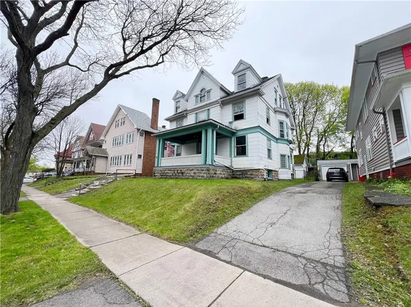 39 Augustine St, Rochester, NY 14613