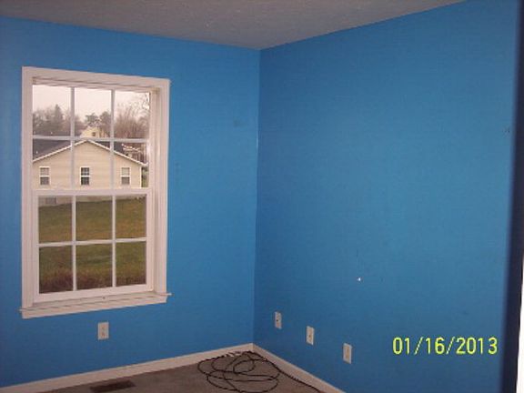 5th image of 320 Douglas Ct