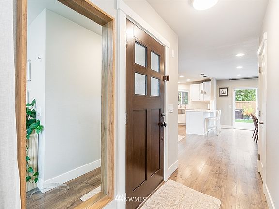 4th image of 5211 44th Avenue Ct E