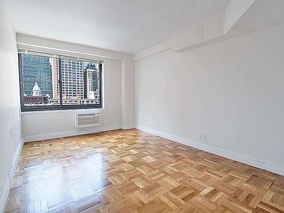 3rd image of 330 W 45th St #2I