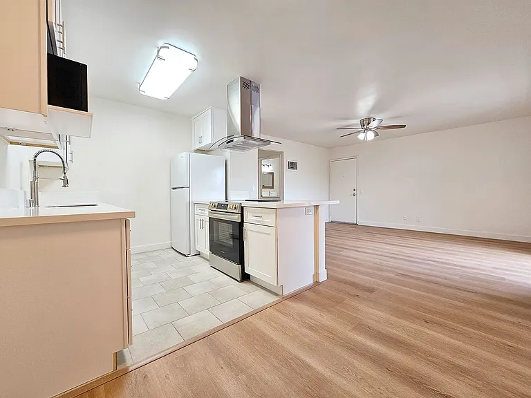 Parklane Apartments — Photo 61