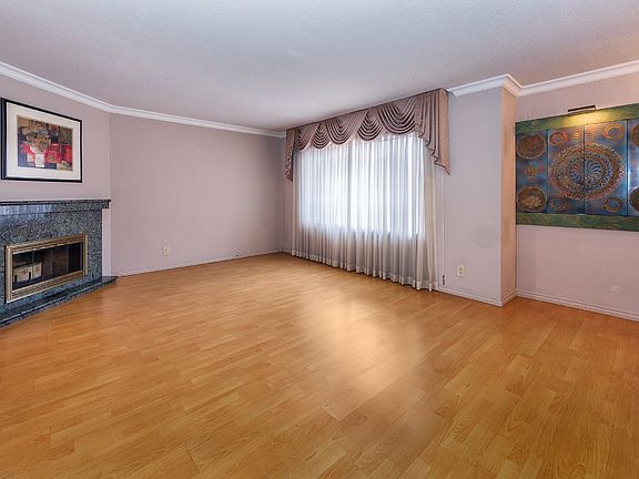 3rd image of 409 W Wilson Ave APT 4