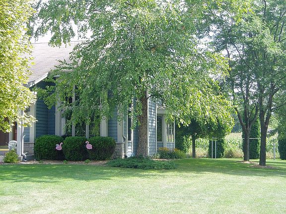 2nd image of 1409 Country Club Ln