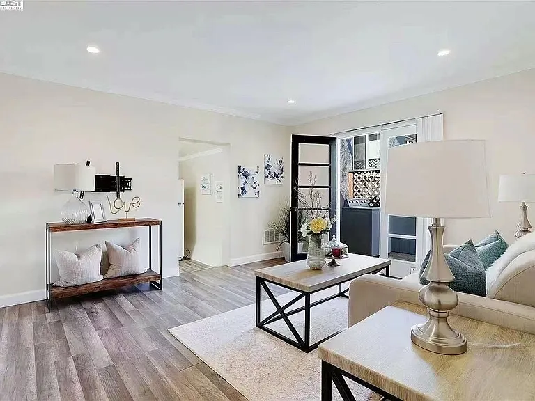 2224 Estabrook Cir #B — Photo 2