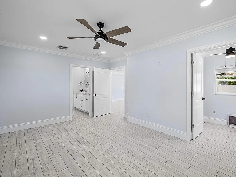 1128 SW 7th St — Photo 16