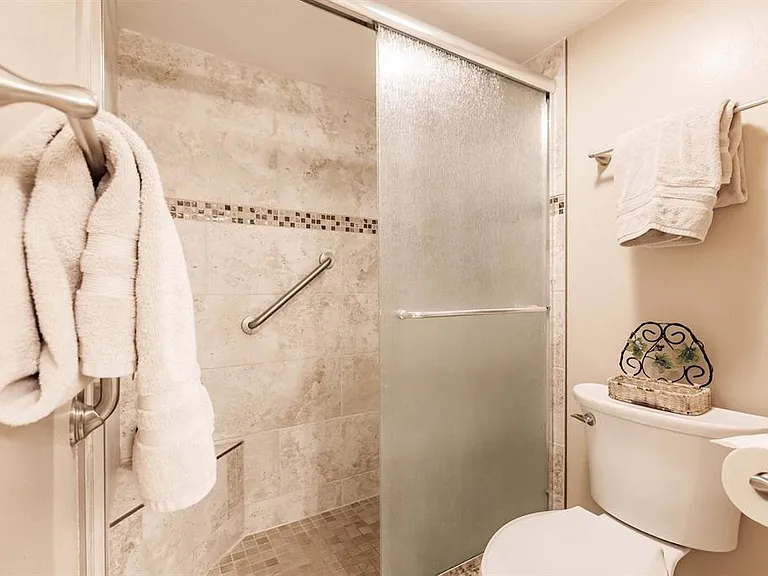 1125 W Peppertree Dr #501 — Photo 21