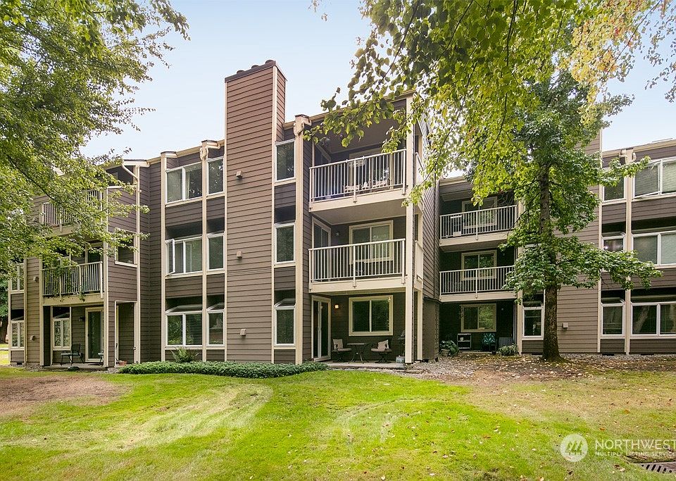1st image of 7332 W Lake Sammamish Parkway NE #3-105