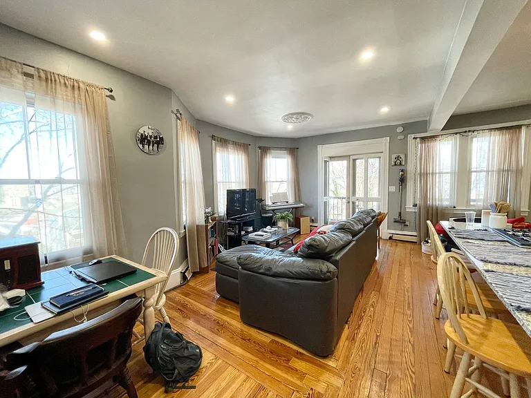 18 Sunset St #3 — Photo 16