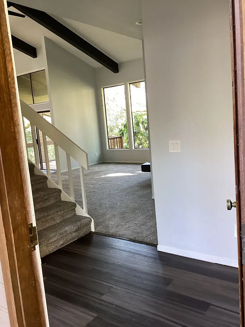 Beautiful Home on Golf Course — Photo 3