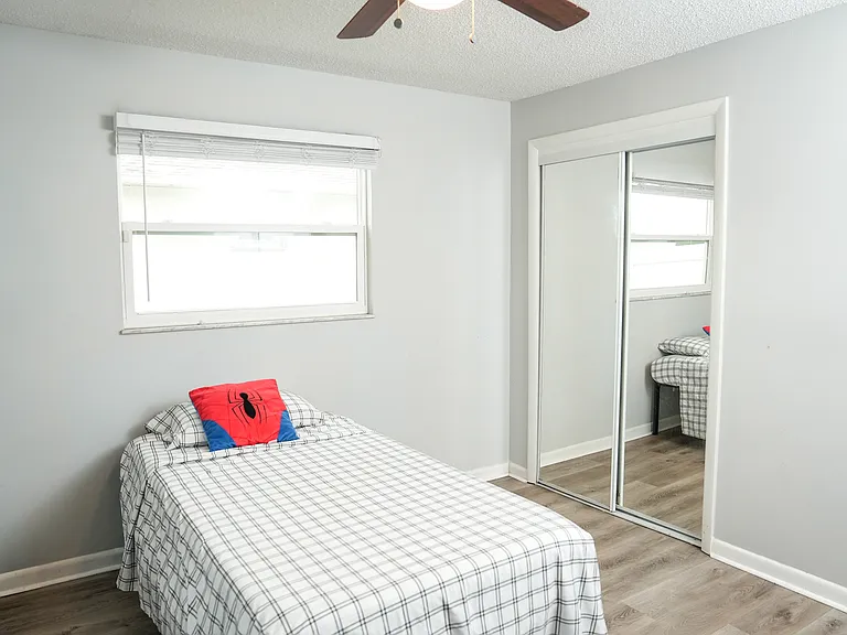 821 Barber St — Photo 12
