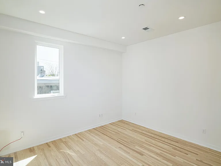 1842 E Harold St #4 — Photo 9