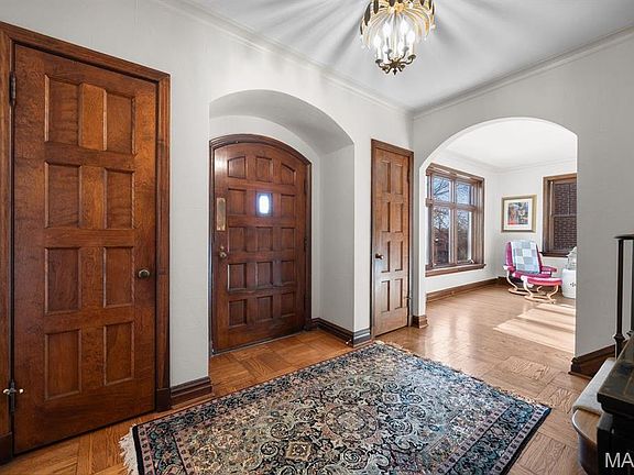 4th image of 585 Stratford Ave
