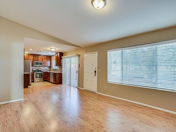3rd image of 1013 W Laguna Dr