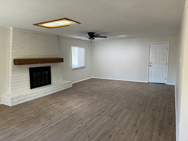 8114 E Montebello Ave — Photo 2