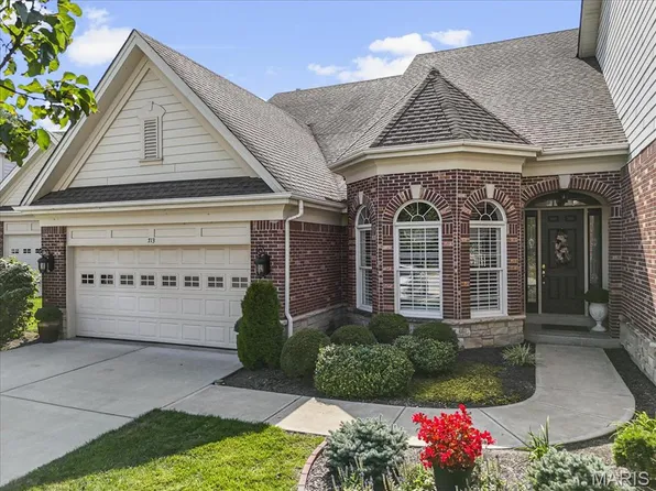 713 Clayton Corners Dr, Ballwin, MO 63011