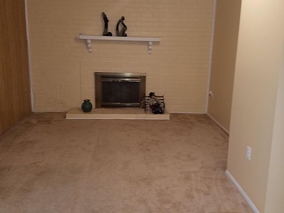 5th image of 17 Woodsend Ct #1