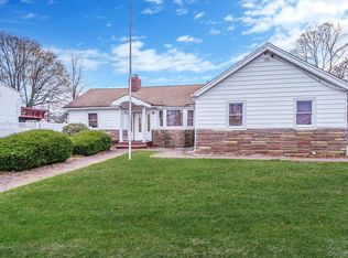 1 Holbrook St, Bay Shore, NY 11706