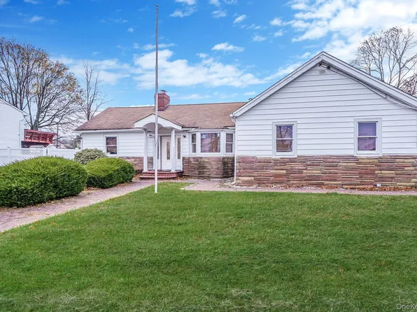 1 Holbrook Street, Bay Shore, NY 11706