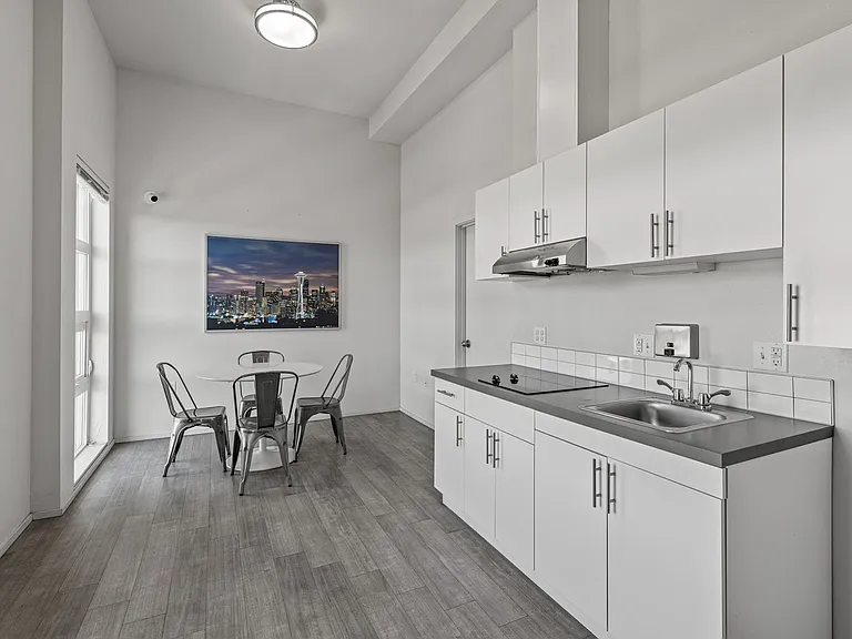 Horizon Greenwood Apartments — Photo 8