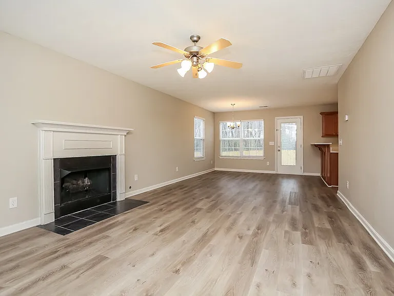 141 Lyndhurst Dr — Photo 5