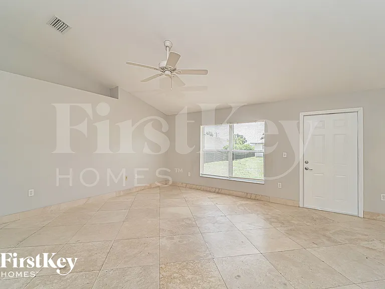 1606 SW 14th St — Photo 3