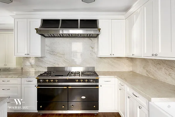 Sold by Warburg | media 6