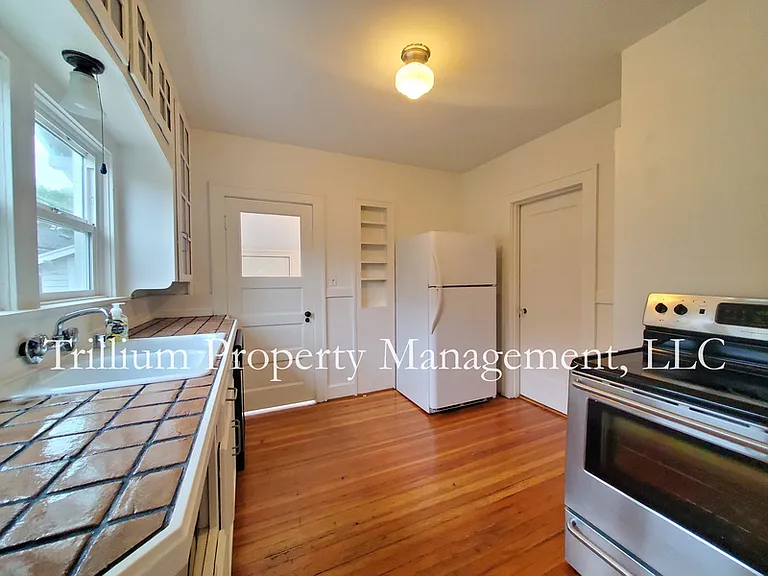 6425 N Curtis Ave — Photo 11