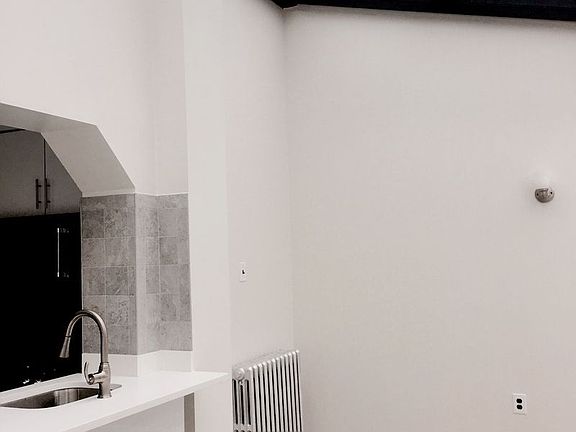 4th image of 259 W 15th St APT 4e