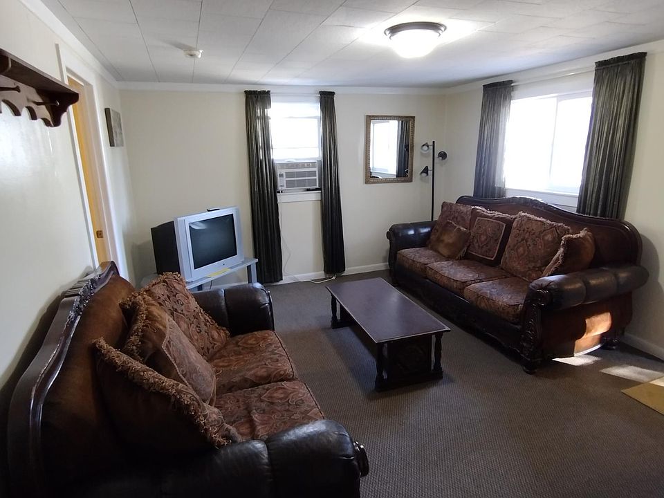 Unit C, living room