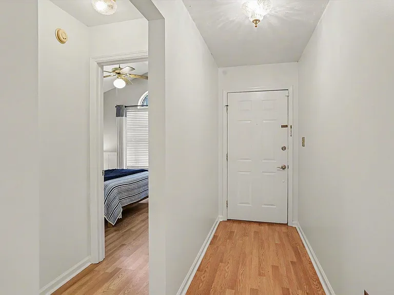 2576 Yarmouth Ln — Photo 5