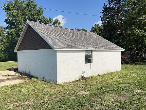 5th image of 13741 N McGee Rd