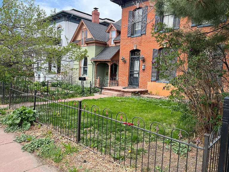 2545 Stout St — Photo 2