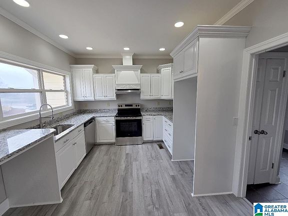 5th image of 35 Rutledge Dr