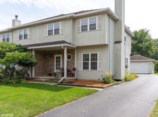 964 1st St, Batavia, IL 60510