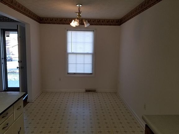 5th image of 705 Fairview Ct