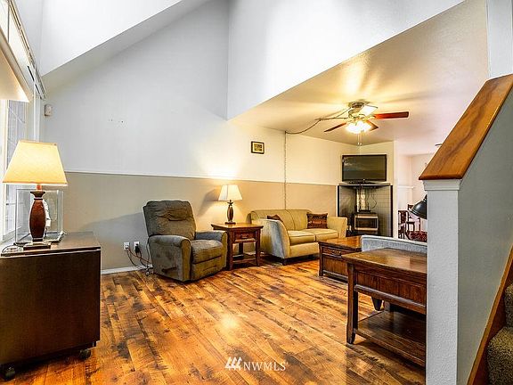 5th image of 18515 Woodside Dr SE