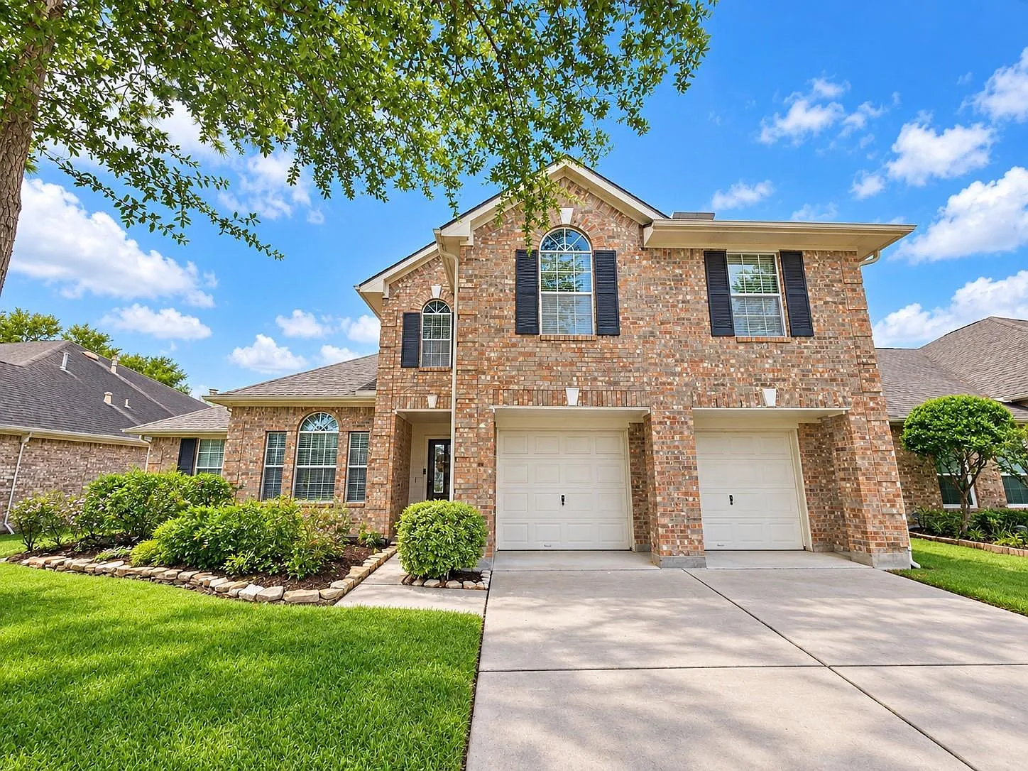 4 bed, 2.5 bath, 2409 sqft, $2,700 — Photo 2
