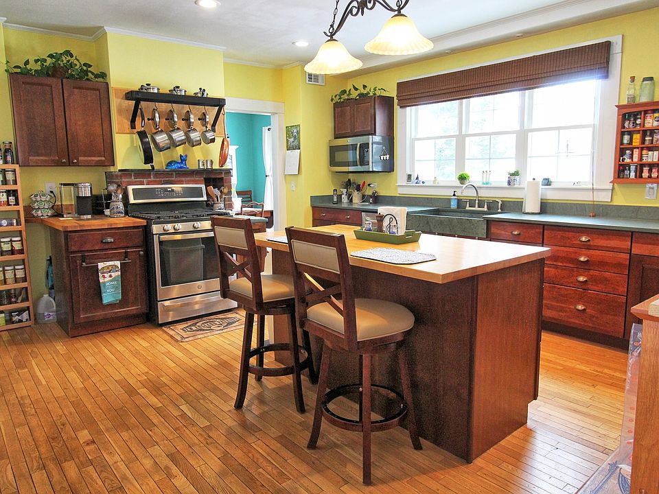 7 Green Street, Dover Foxcroft, ME 04426 | Zillow