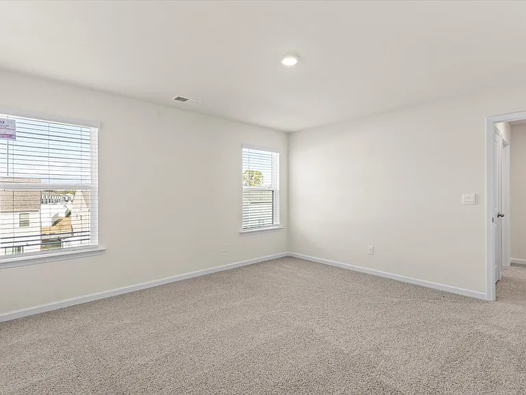 1339 37th Avenue Ln NE — Photo 14