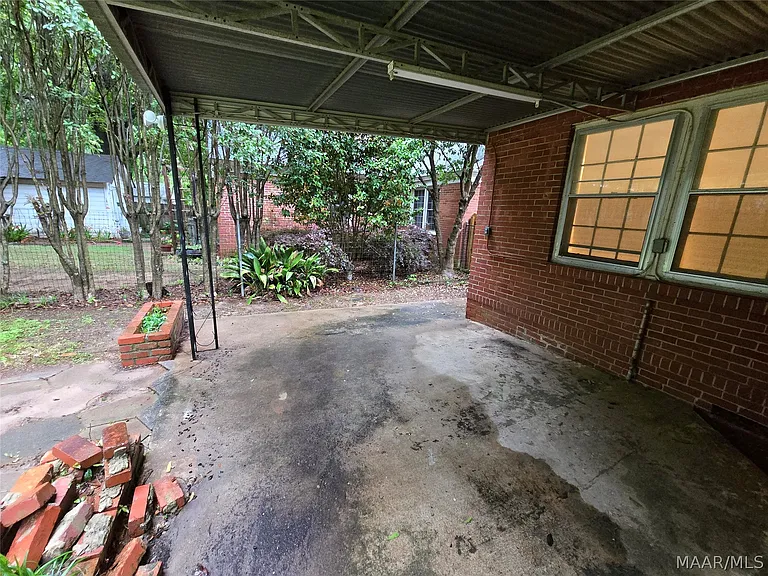 555 Morningview Dr — Photo 15
