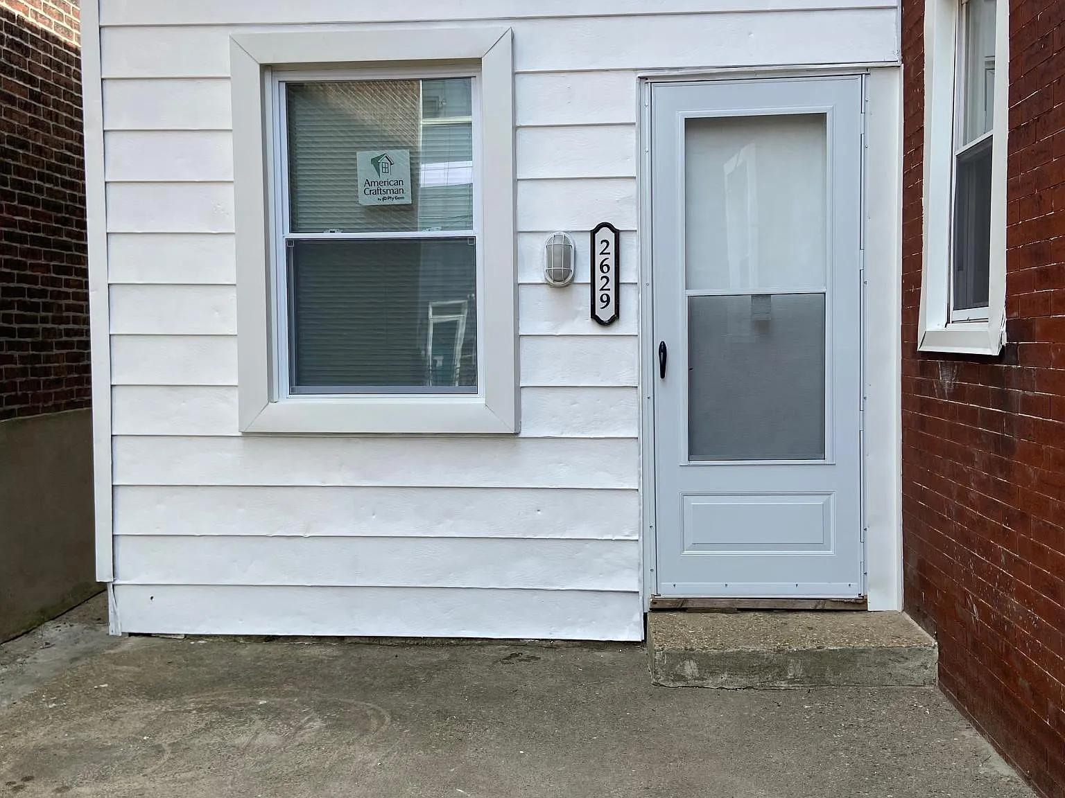 2629 Emerald St — Photo 3